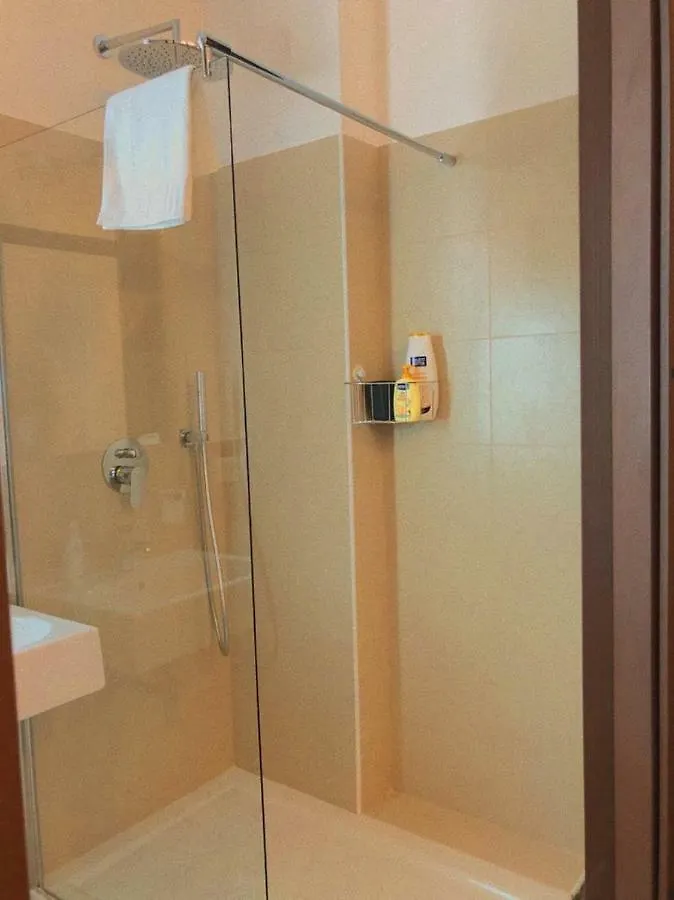 Torre Tresca 2 Hotel Bari 2*,